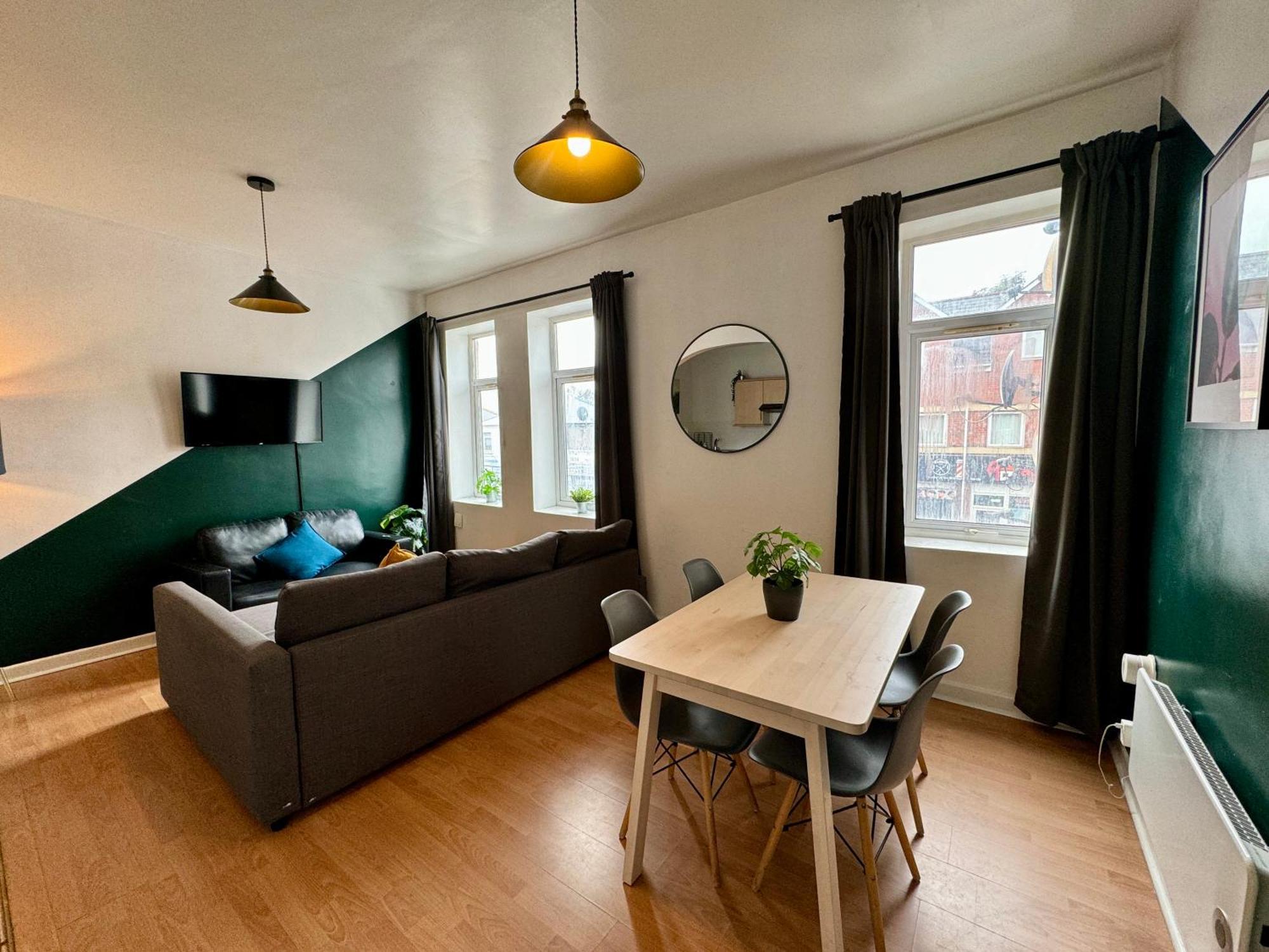 Space For Groups, 10 Mins From Queen St! Cardiff Exterior photo
