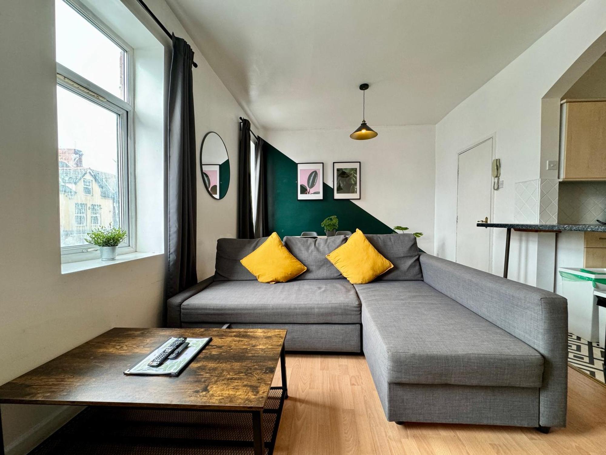 Space For Groups, 10 Mins From Queen St! Cardiff Exterior photo