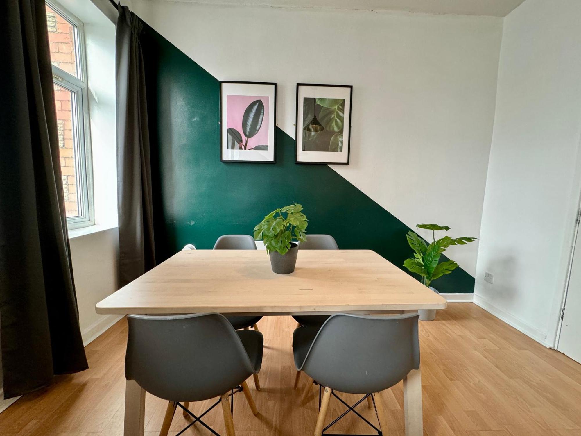Space For Groups, 10 Mins From Queen St! Cardiff Exterior photo