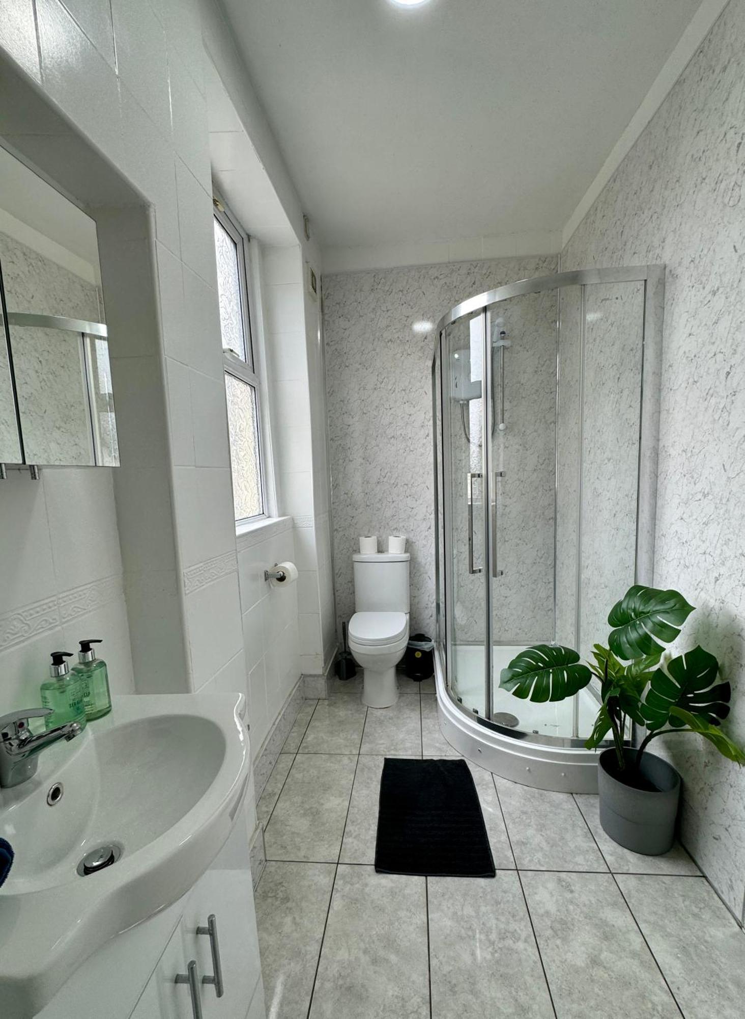 Space For Groups, 10 Mins From Queen St! Cardiff Exterior photo